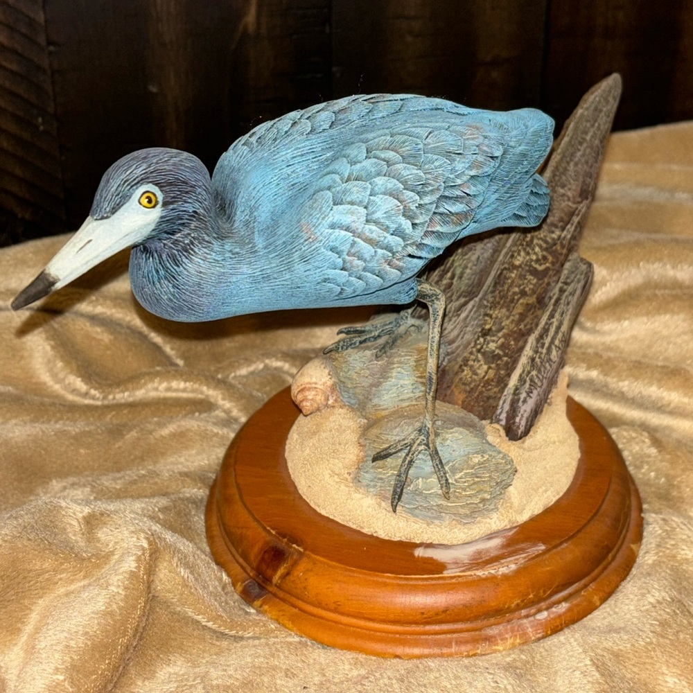 RARE 1985 Little Blue Heron hand carved by John Mullican Hamilton Collection.